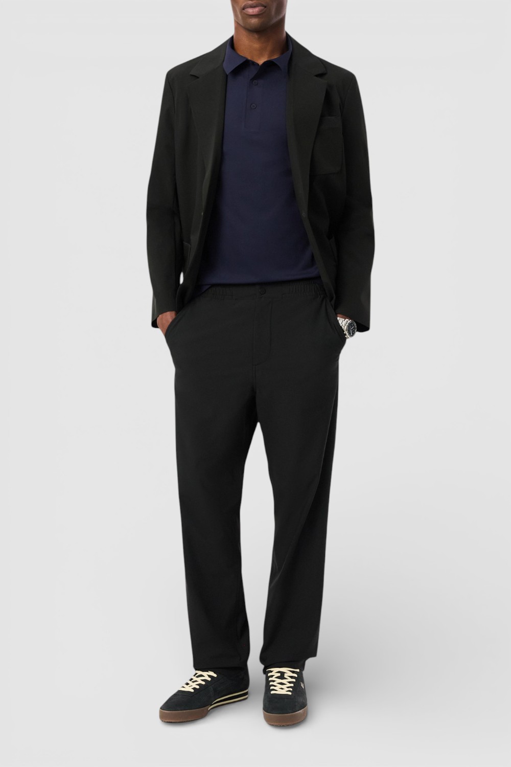 תמונת כל הלוק של חולצת פולו